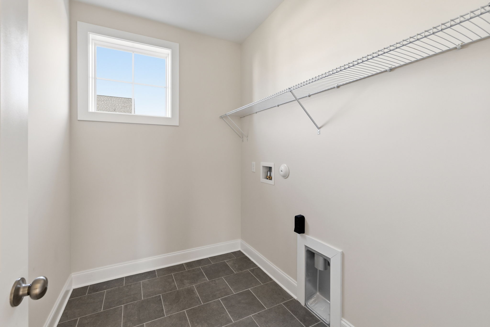 W/D hook-up and shelving